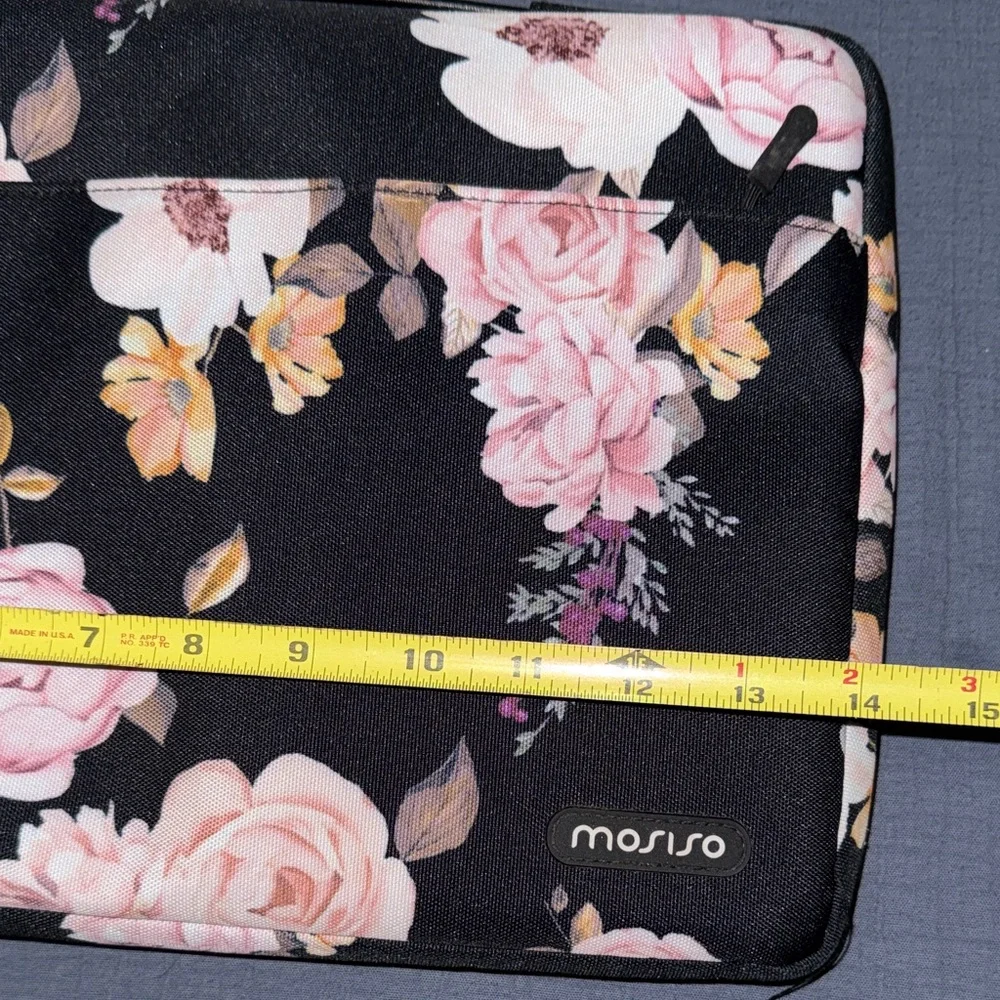 Mosiso laptop sleeve with a black base and peony floral pattern EUC